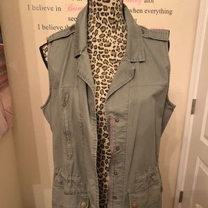 Army green Vest - size XL